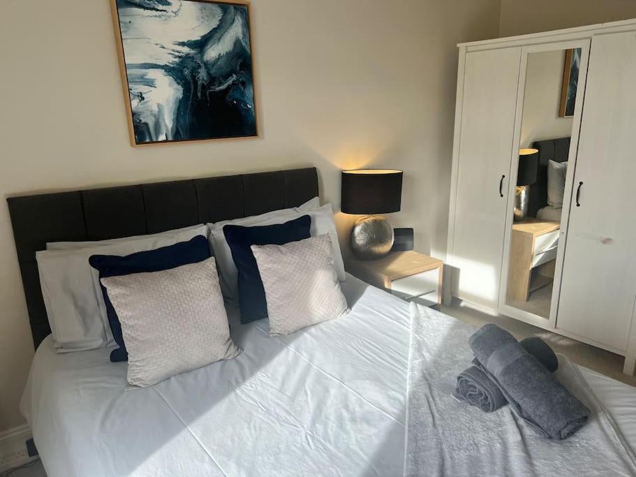 Beautiful Traditional Flat In The Center Of Largs. Luaran gambar